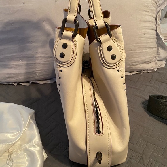 Signature Coach Bag - Picture 2 of 4